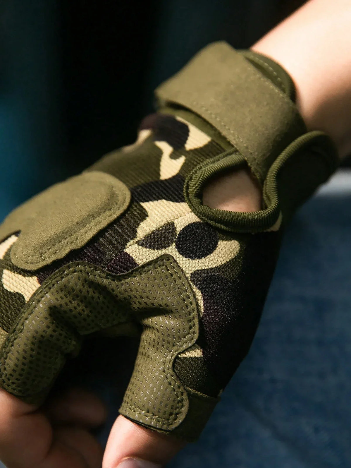 Sports Camo Half-Finger Gloves