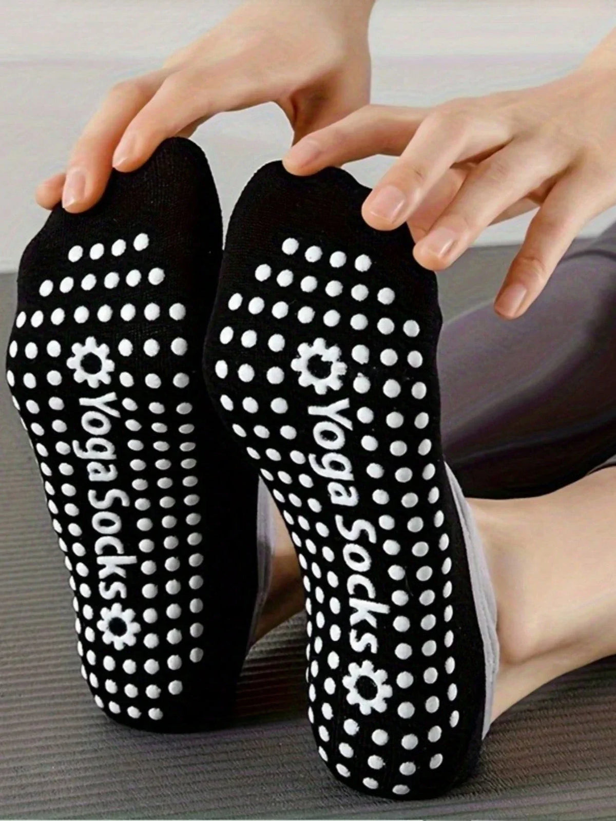 Non-Slip Pilates Yoga Socks Pair