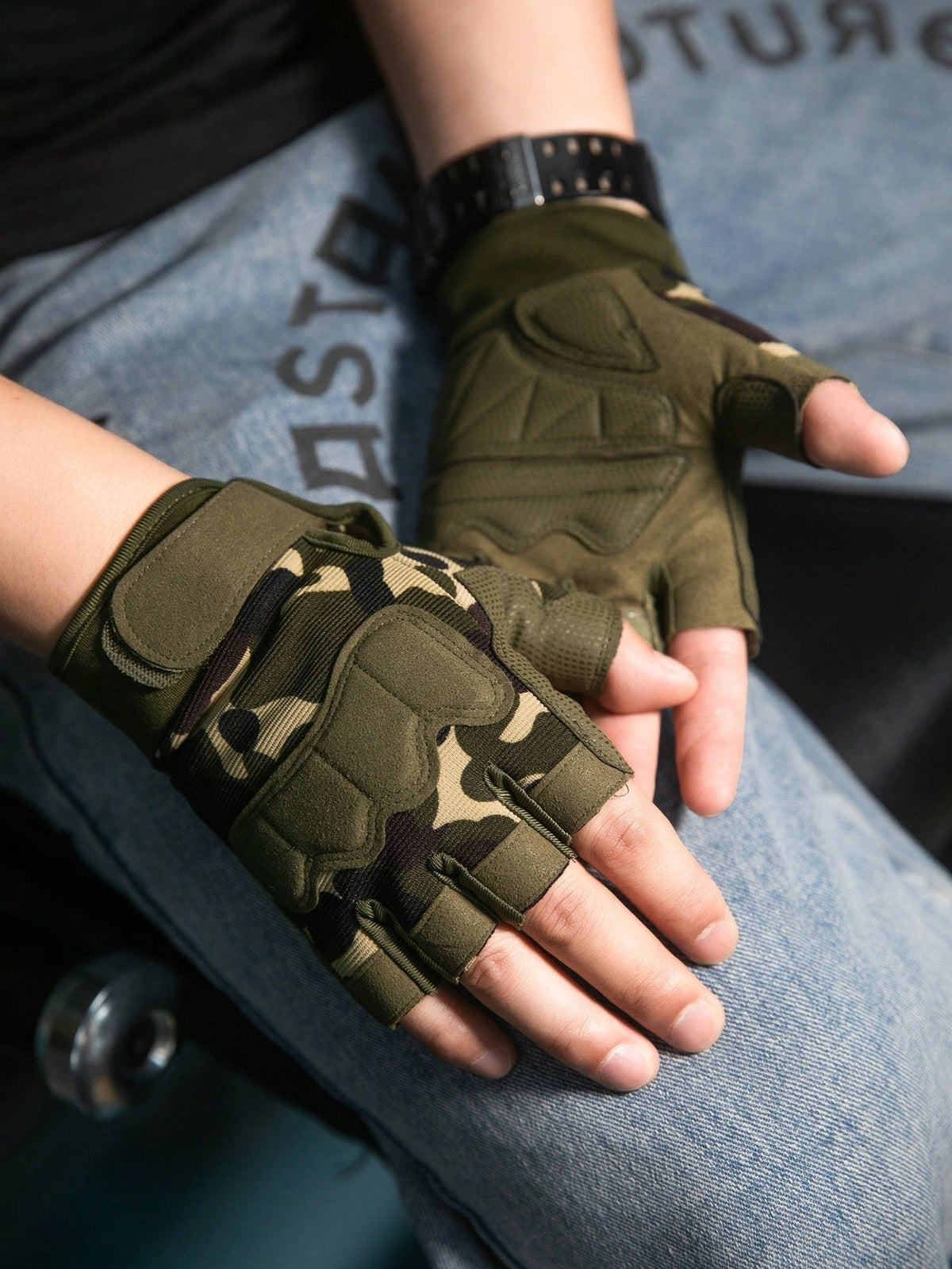 Sports Camo Half-Finger Gloves