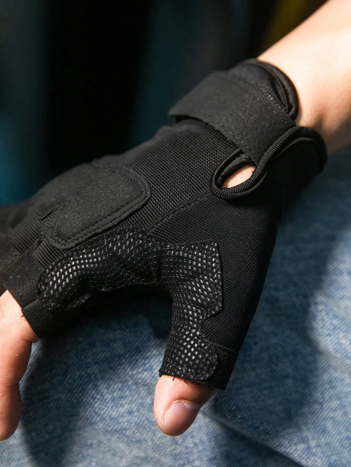 Sports Camo Half-Finger Gloves