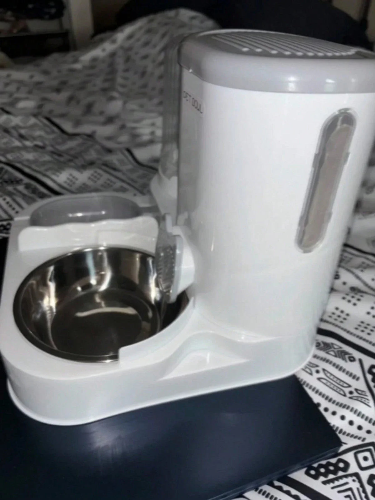2-in-1 Cat Feeding Station