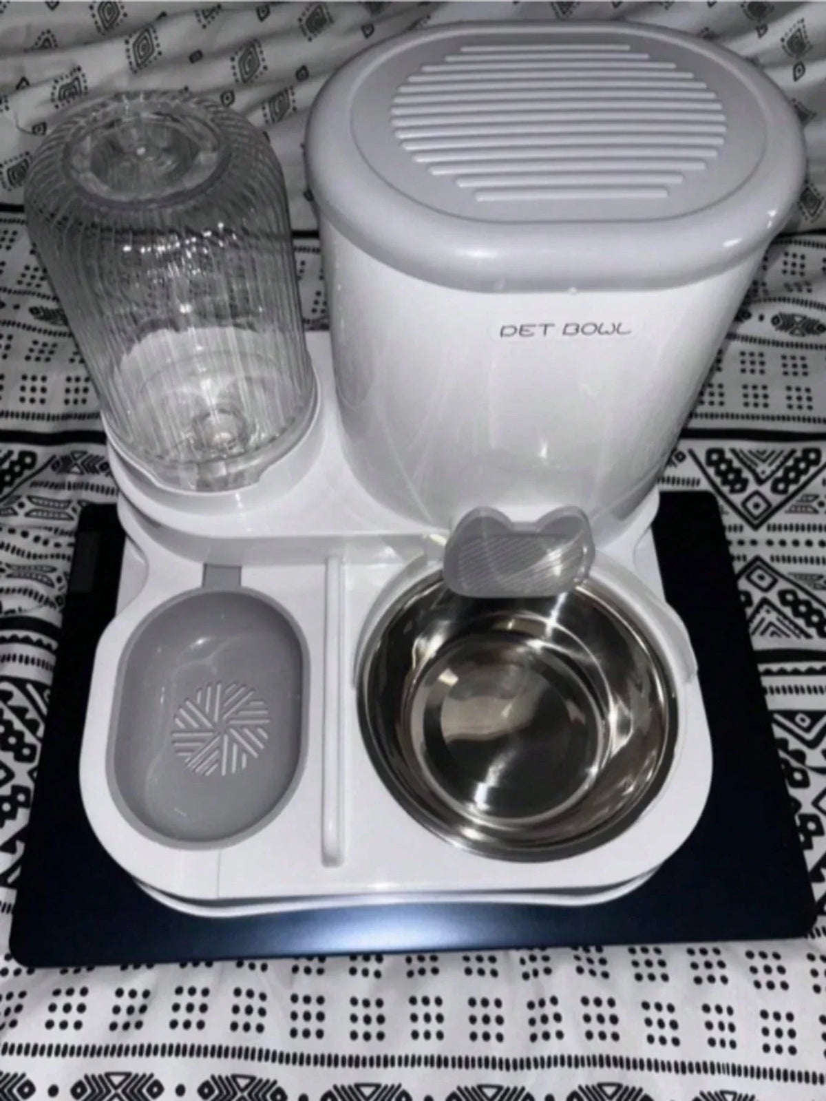2-in-1 Cat Feeding Station